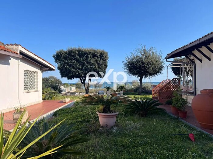 Casa con 10 locali in vendita in Via San Felice Circeo, Terracina