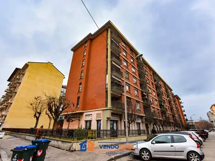 Appartamento trilocale in vendita in Via Albenga, Torino
