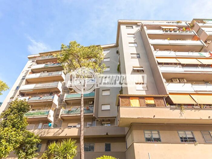Appartamento trilocale in vendita in Roma