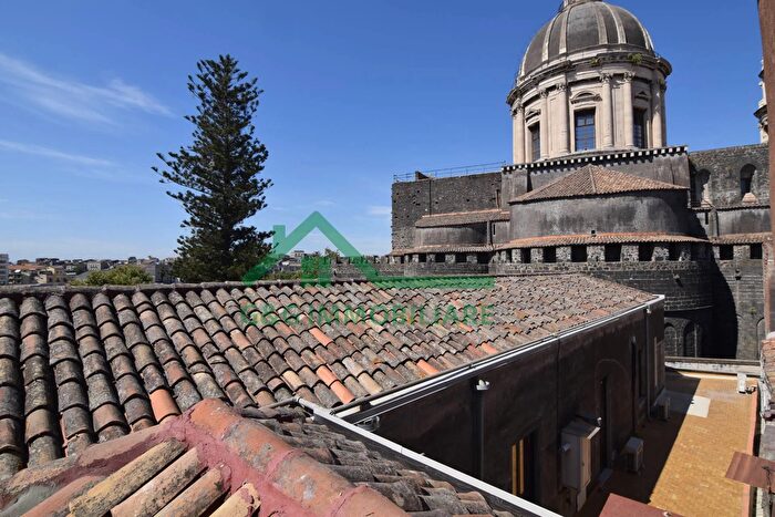 Appartamento trilocale in vendita in Via Lazzaro, Catania