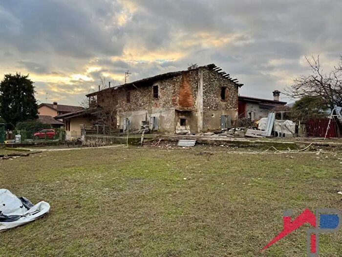 Casa con 6 locali in vendita in Cisano Bergamasco