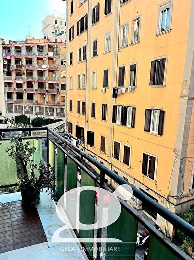 Appartamento con 5 locali in vendita in Via Mario De Ciccio, Napoli