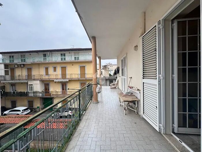 Appartamento trilocale in vendita in Via Ugo Foscolo, Aversa