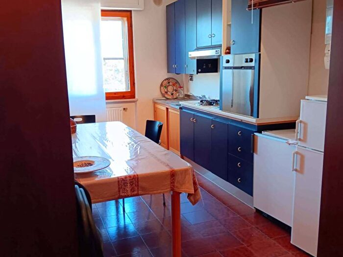 Appartamento quadrilocale in affitto in Via Alessandro Volta, Viale Roma, Foligno