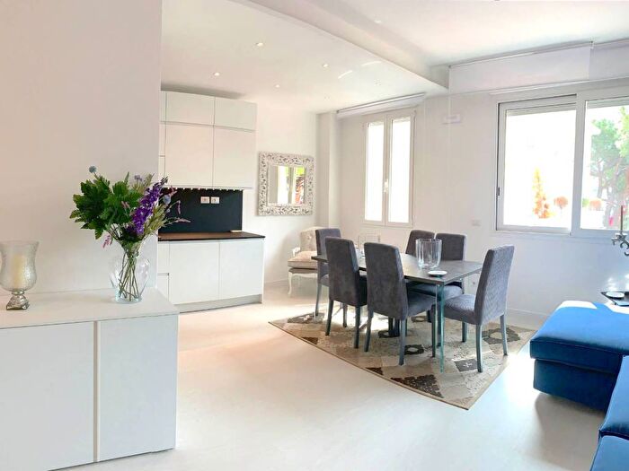 Appartamento quadrilocale in affitto in Viale Maria Ceccarini, Centro, Riccione