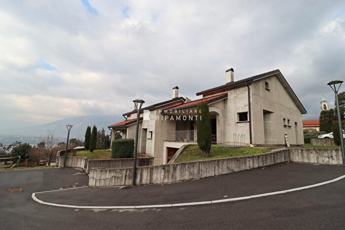 Casa con 5 locali in vendita in Via Piave, Oggiono