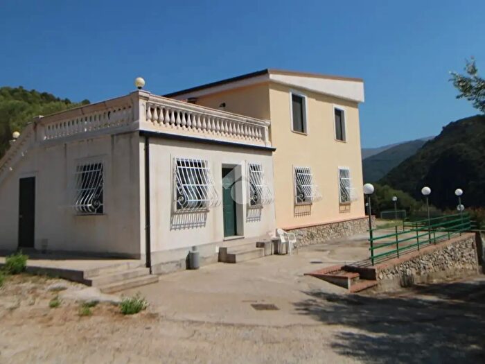 Appartamento con 5 locali in vendita in Localita ' Teano, Camerota