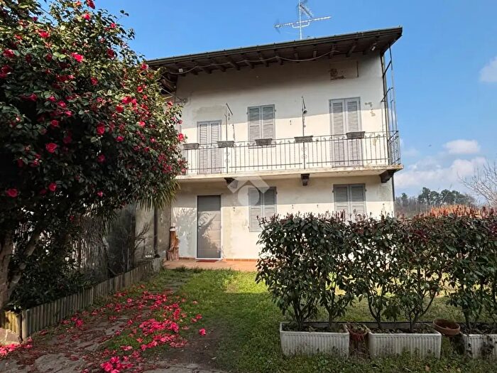 Casa bilocale in vendita in Via Vaglio, Varallo Pombia