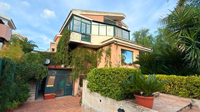 Casa con 7 locali in vendita in Traversa Sinerchia, Siracusa