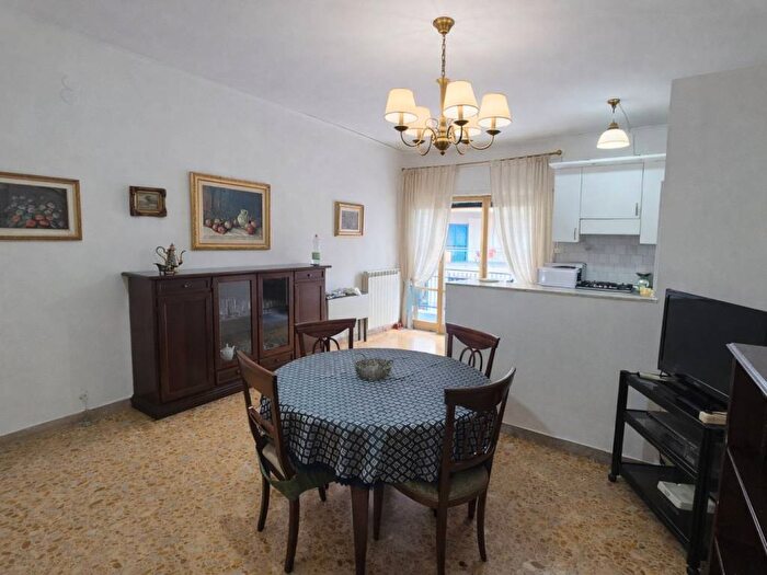 Appartamento trilocale in affitto in Traversa Privata Michele Pietravalle, Zona Ospedaliera, Napoli