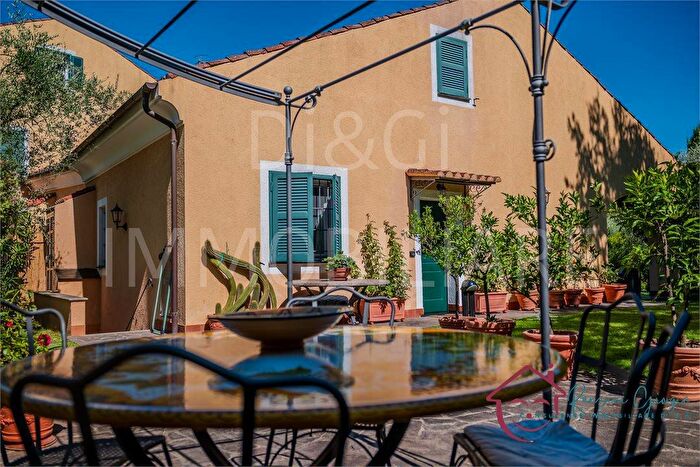 Casa con 8 locali in vendita in Via Praglione, Garlenda