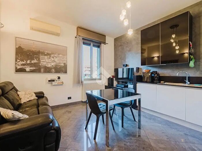 Appartamento trilocale in vendita in Via Alessandro Guardassoni, Bologna