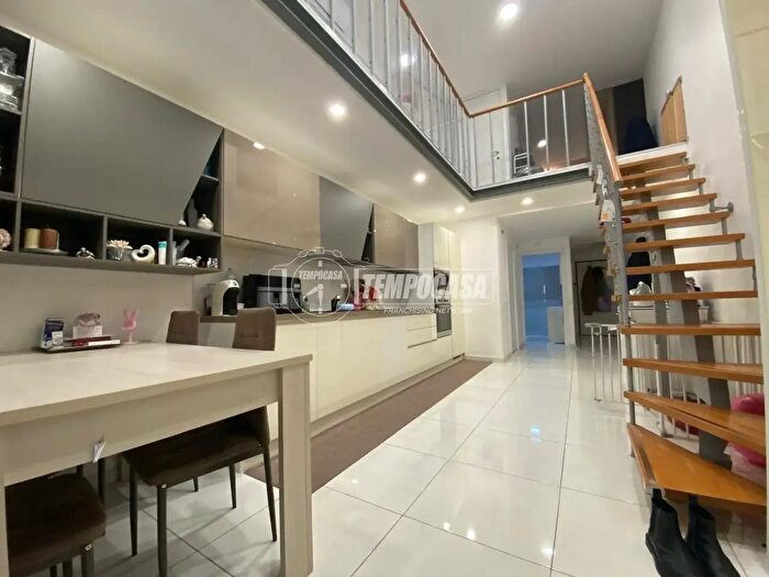 Appartamento quadrilocale in vendita in Via Antonio Pellegrini, Genova