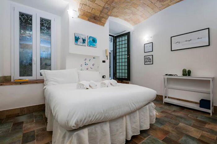 Appartamento bilocale in affitto in Via Dandolo, Roma