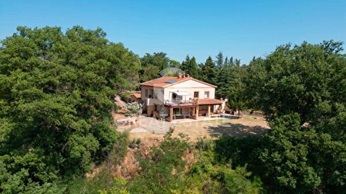 Casa con 6 locali in vendita in San Venanzo