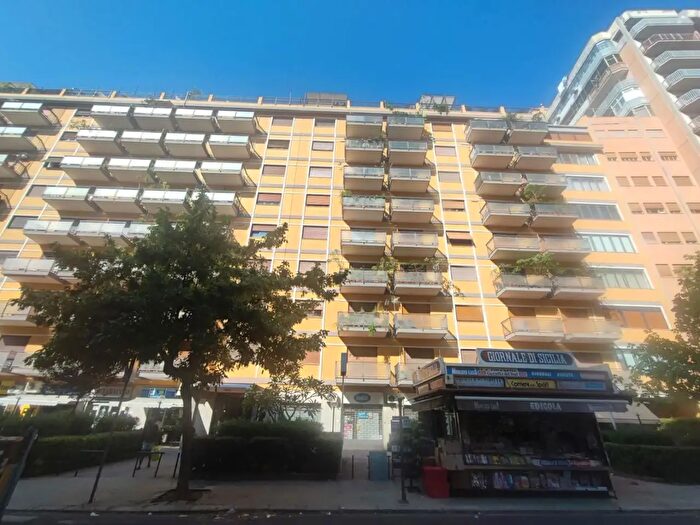 Appartamento quadrilocale in vendita in Via Ausonia, Palermo
