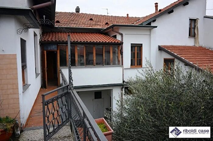 Casa con 7 locali in vendita in Seregno