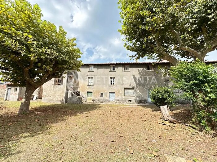 Casa con 6 locali in vendita in Seravezza