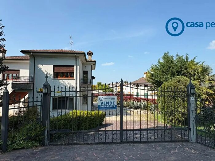 Casa con 6 locali in vendita in Via Roma, Polesella