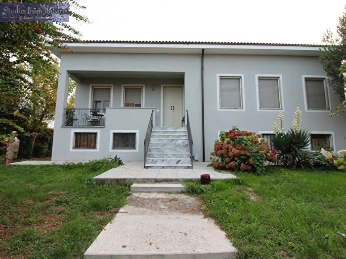 Casa quadrilocale in vendita in Via Rossina, Bressana Bottarone
