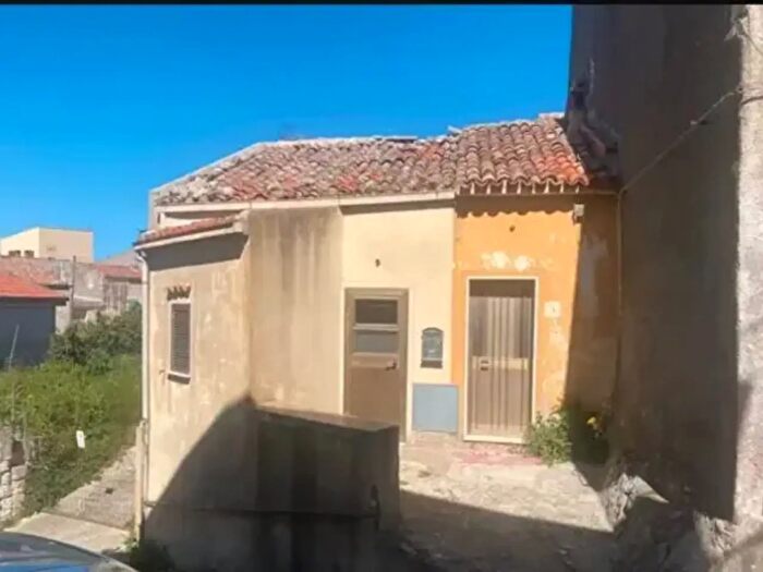 Casa trilocale in vendita in Via Lunga, Osilo