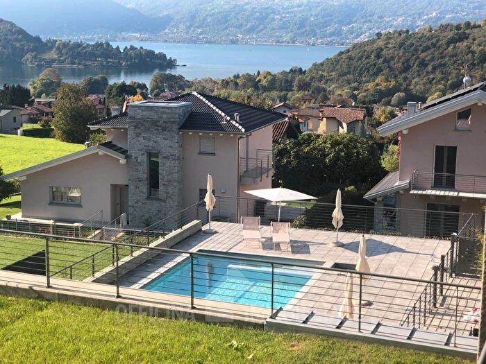 Appartamento trilocale in affitto in Via Ca Di Nadin, Colico Piano, Colico