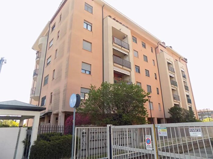 Appartamento trilocale in vendita in Via Manin, Brugherio