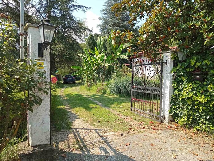 Casa con 5 locali in vendita in Via Vignole, Montafia