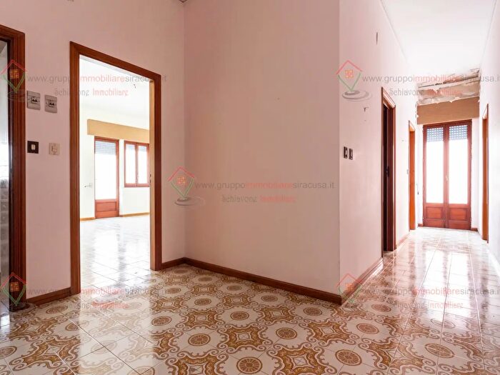 Appartamento con 5 locali in vendita in Siracusa