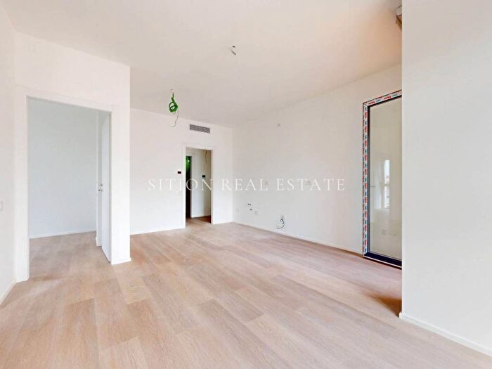 Appartamento trilocale in affitto in Via Bressanone, Musocco, Milano