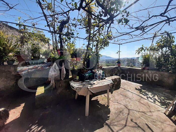 Casa con 6 locali in vendita in Calata San Pietro Snc, Teano