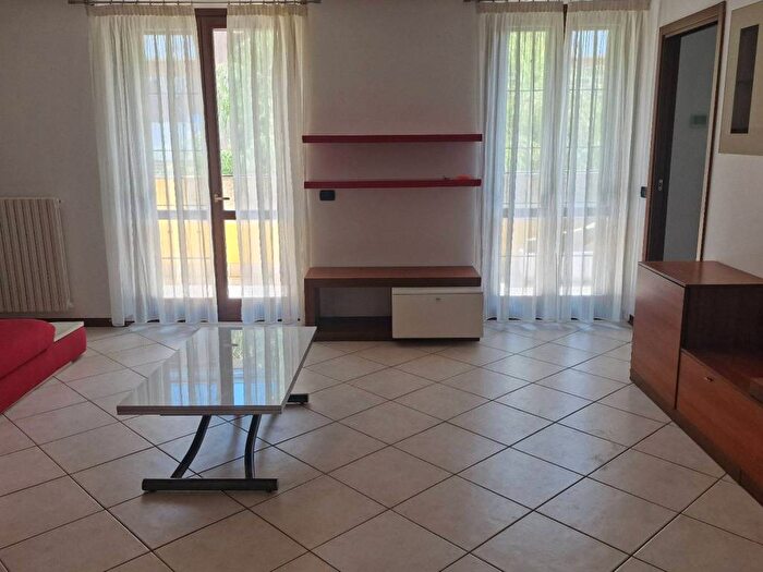 Appartamento trilocale in affitto in Via Naviglio, Ronco, Cernusco sul Naviglio