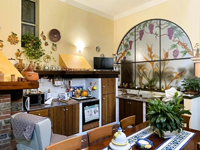 Casa con 14 locali in vendita in Massarosa