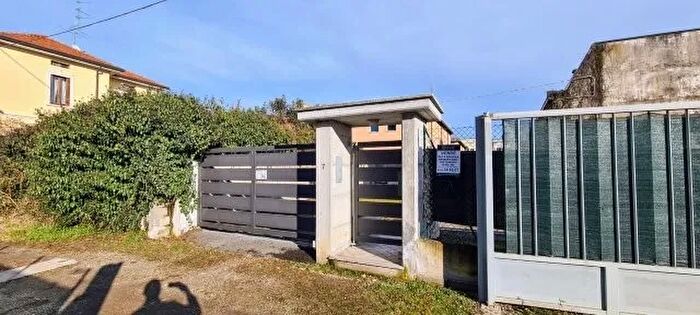 Casa in vendita in Via Mottarone Cascinetta Gallarate Varese Lombardia Italia, Gallarate
