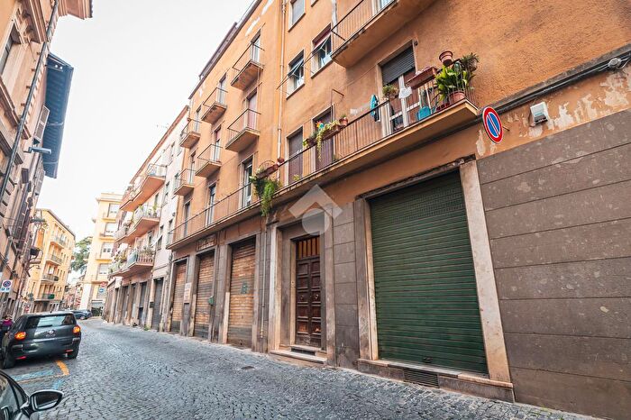 Appartamento con 5 locali in vendita in Via del Meone, Viterbo