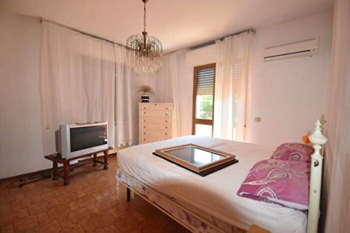 Appartamento con 5 locali in vendita in Via Martiri di SantAnna SNC, Seravezza