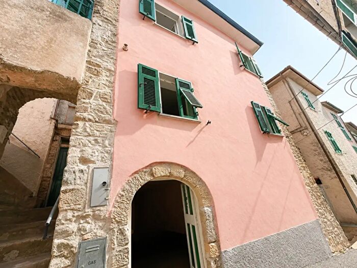 Casa con 5 locali in vendita in Follo