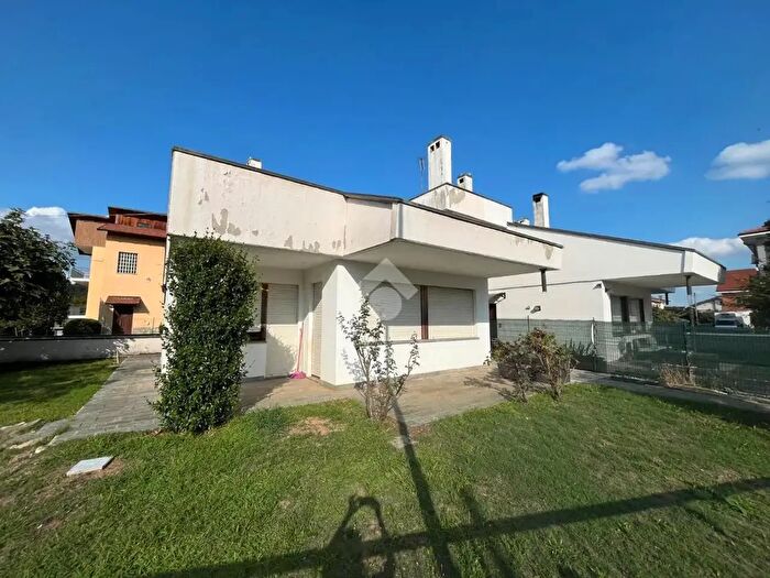 Casa con 7 locali in vendita in Viale dei Tigli, Bruino