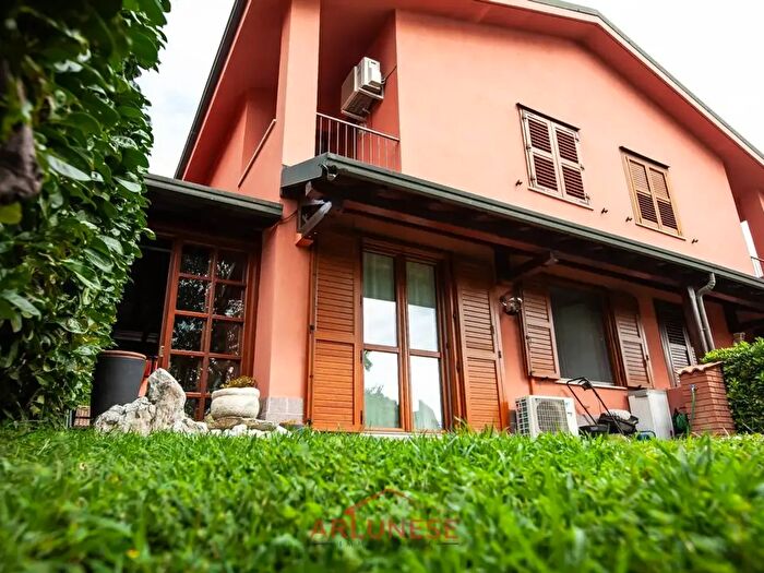 Casa trilocale in vendita in Burghes, Casorezzo
