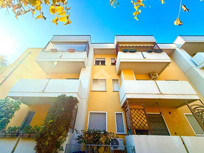 Appartamento trilocale in vendita in Viale S Pellico, Cesenatico