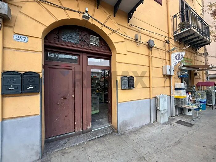 Appartamento trilocale in vendita in Corso Calatafimi a, Palermo