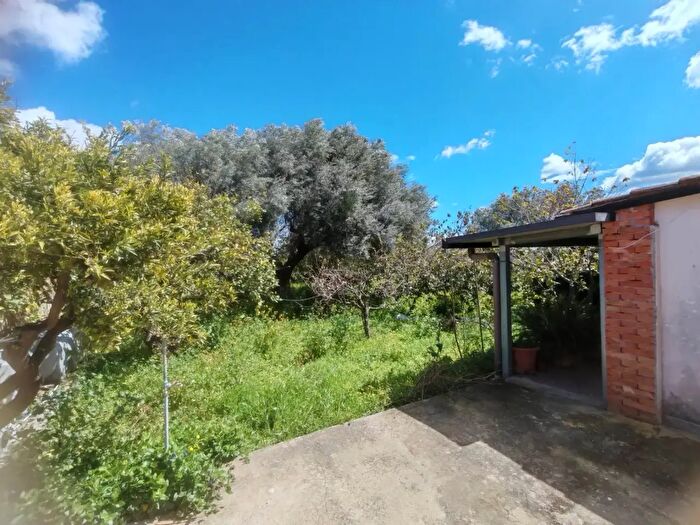 Casa con 8 locali in vendita in Via Buccheri, Melilli