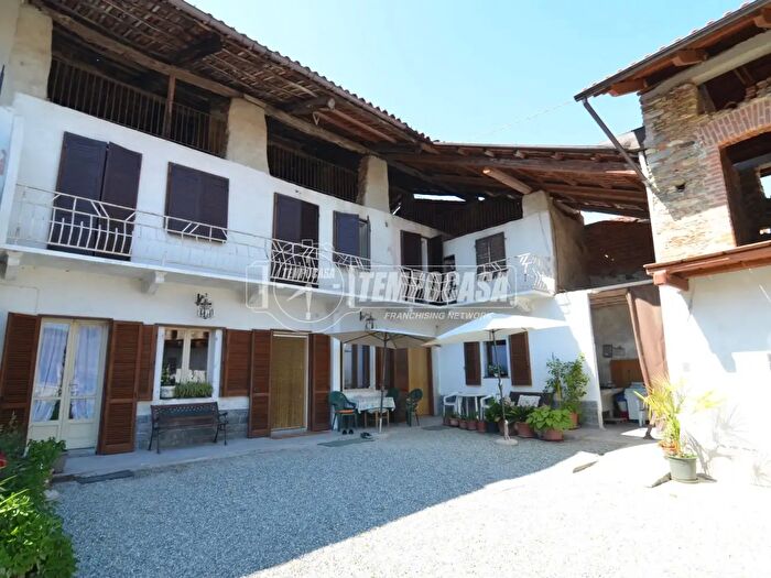 Casa con 5 locali in vendita in Levone