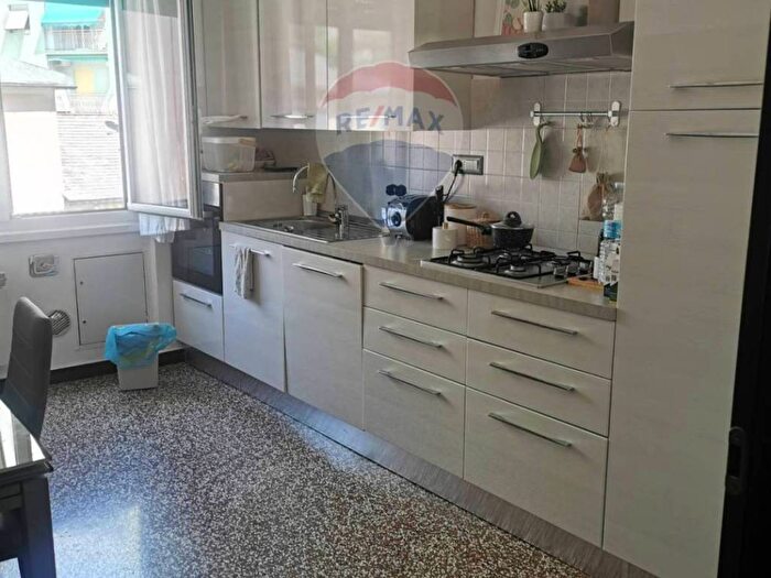 Appartamento con 6 locali in affitto in Via Donghi, San Fruttuoso, Genova