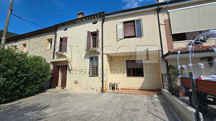 Casa con 6 locali in vendita in Via Fontana Fozze, Castegnero