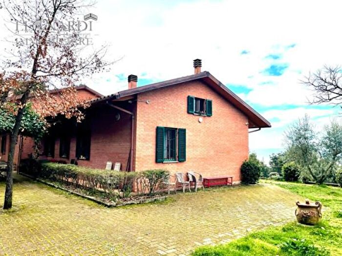 Casa con 6 locali in vendita in Perugia