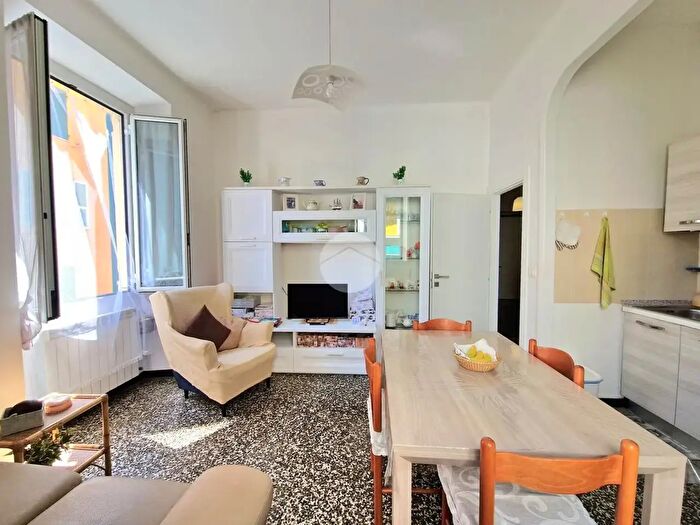 Appartamento quadrilocale in vendita in Via Dolceacqua, Genova