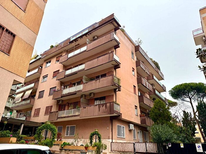 Appartamento quadrilocale in affitto in Via Prospero Farinacci, Baldo degli Ubaldi, Roma