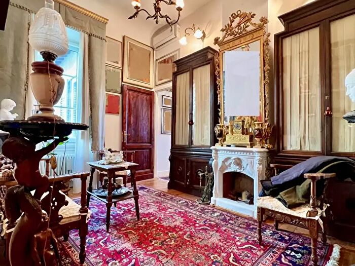 Appartamento con 6 locali in vendita in Firenze