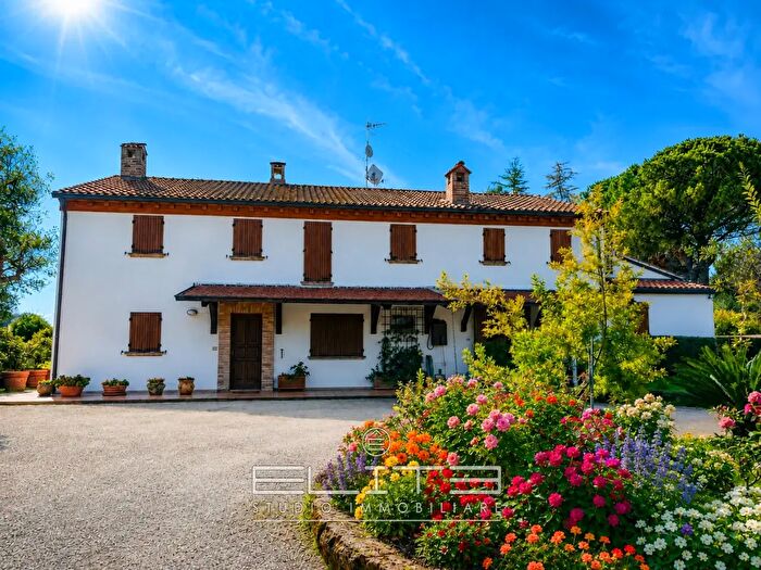Casa con 7 locali in vendita in Contrada Frasca, Agugliano